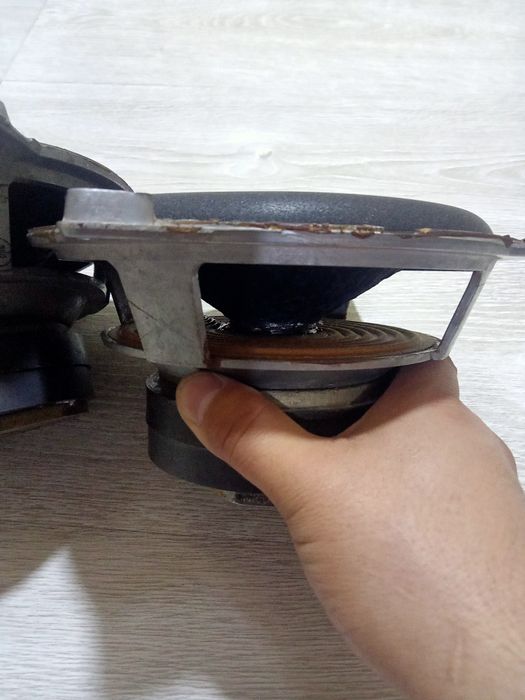 Продам усилителный 8 дуймовый динамики в отличном состоянии.