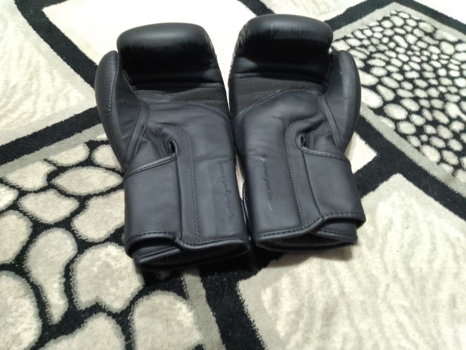 Mănuși knockout 10oz noi nouțe