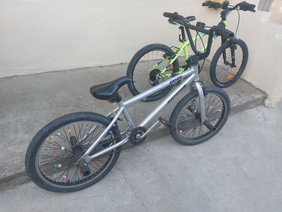 Rvand 2 biciclete in stare boarte buna. Sunt de 20 inci ambele