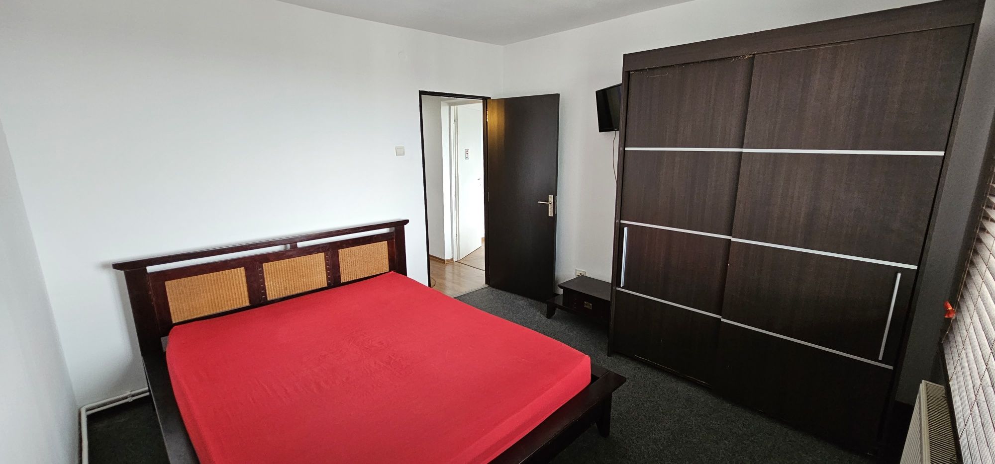 Inchiriez apartament 3 cam