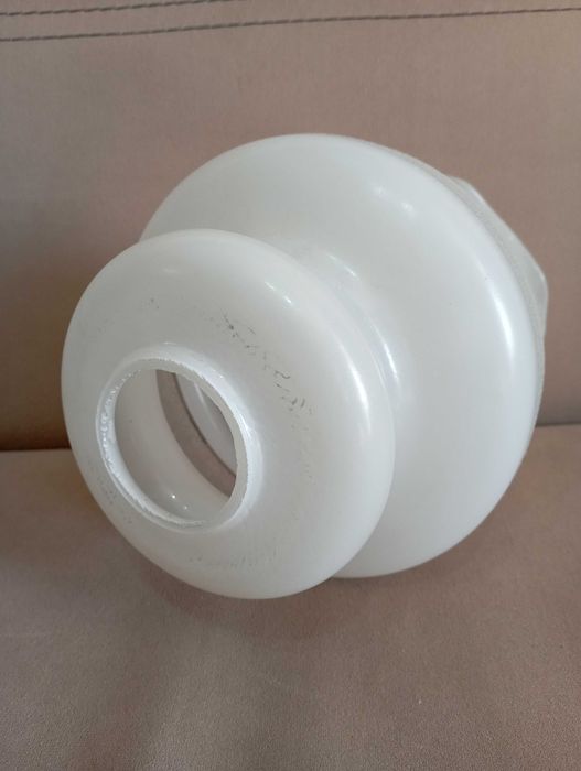 Много голяма стъклена сфера - глобус за лампа или полилей