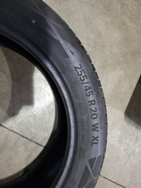 285/40/20//255/45/20 Continental