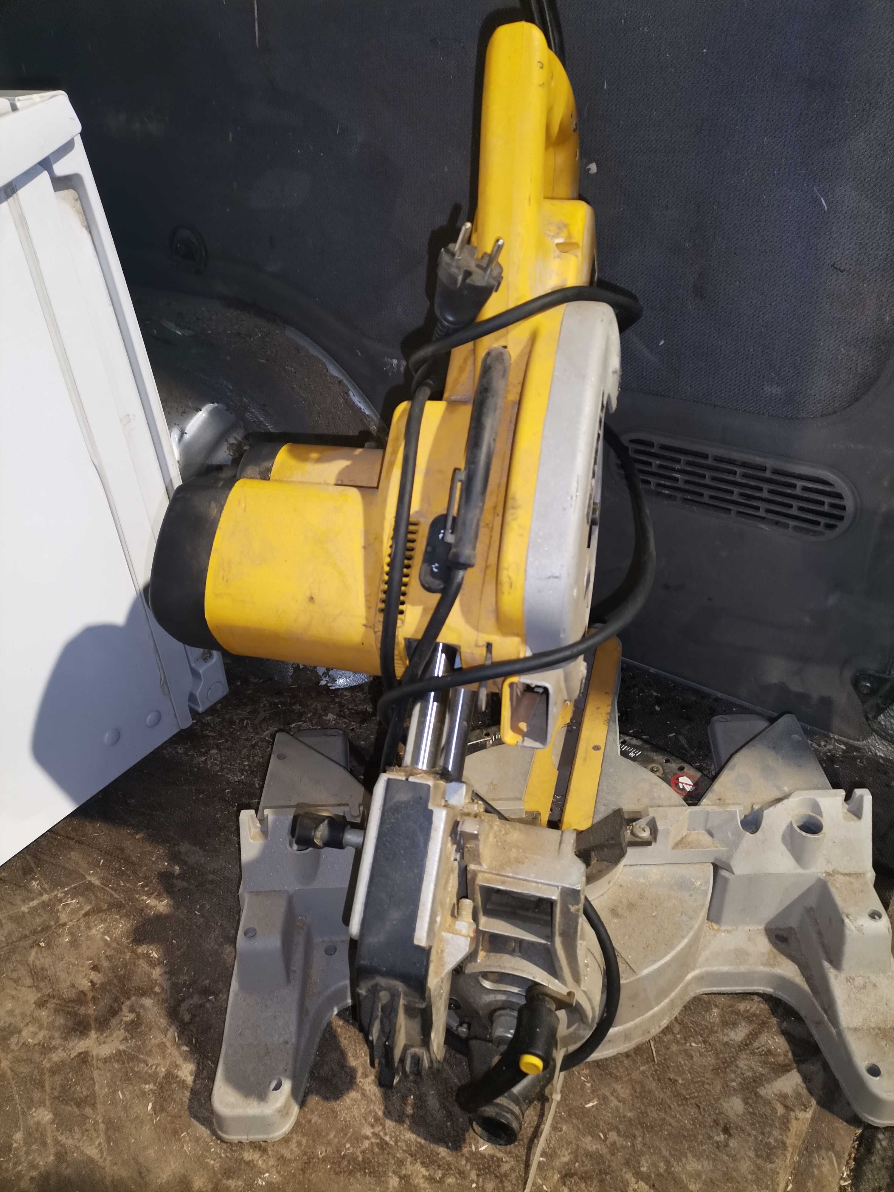 Fierăstrău circular staționar DEWALT original perfect funcțional