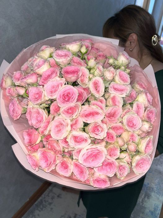 цветы кустовые пионовидные розы большой букет и кустовые розы