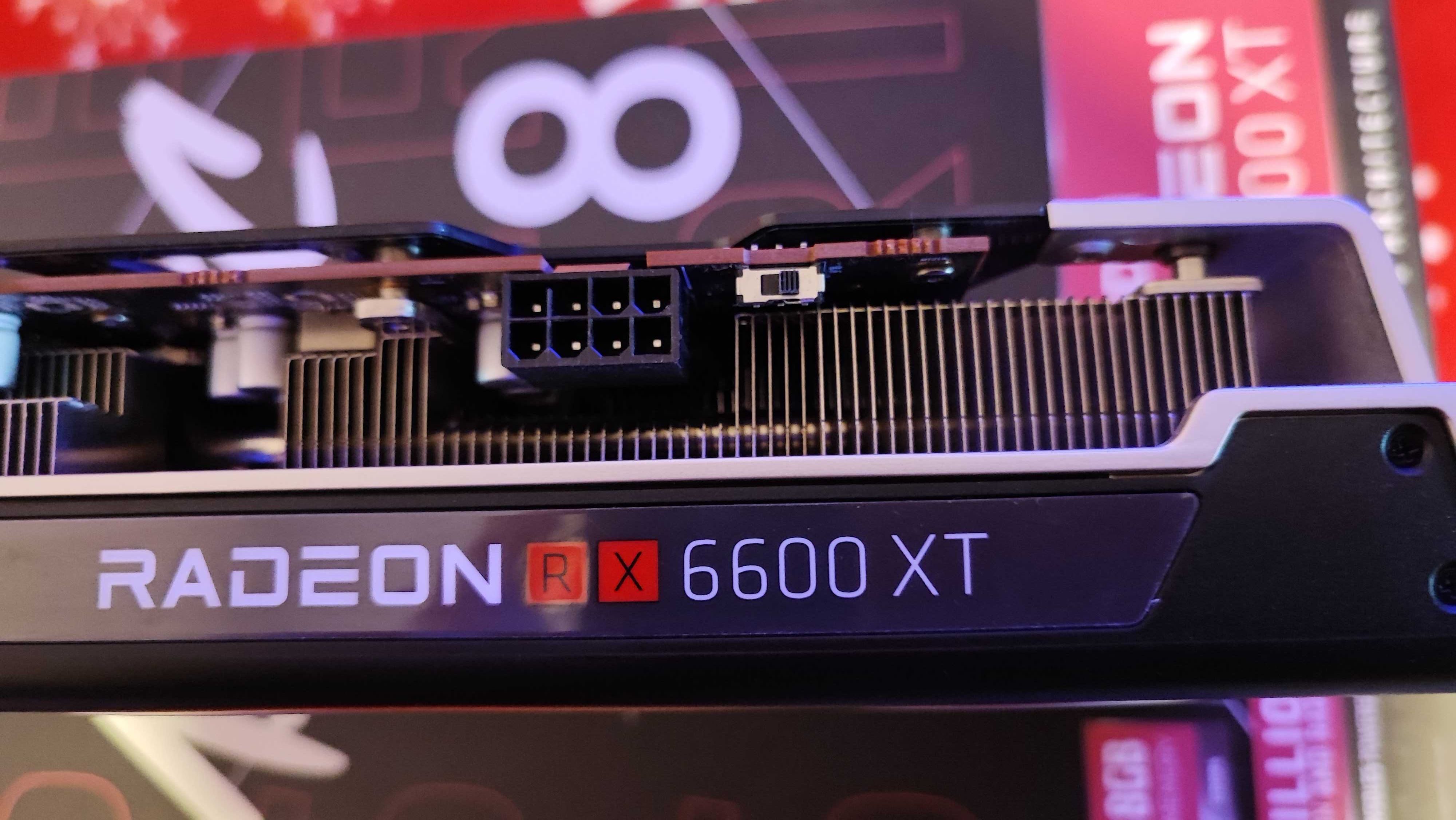 placa video XFX AMD RX 6600 XT stare excelentă
