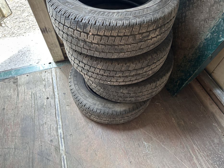Резина зимняя 195/70 R15