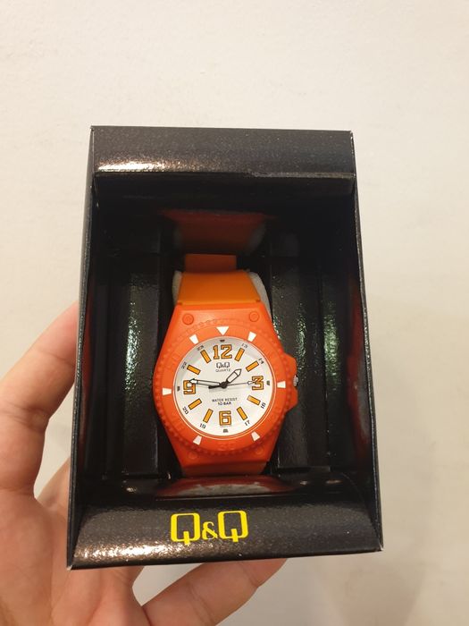 Ceas Q&Q Fashion Plastic portocaliu, 46mm, Nou, pentru dama, barbat