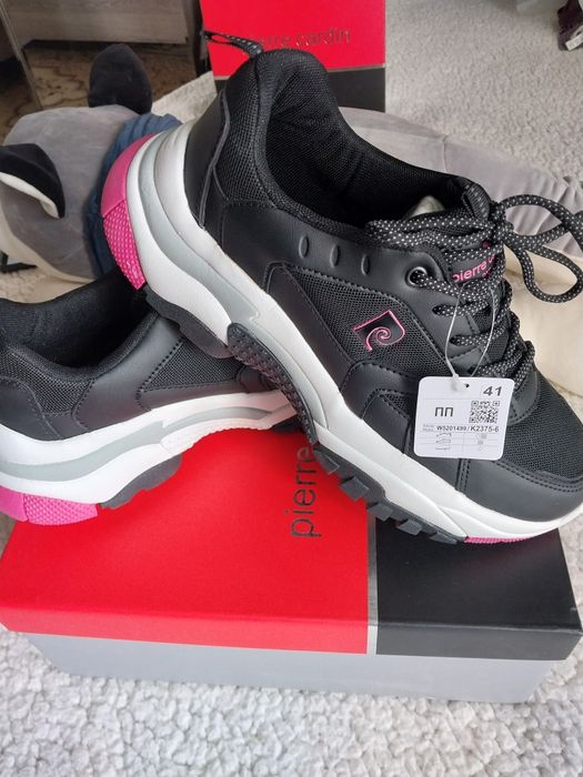 Шикарные брендовые кроссовки