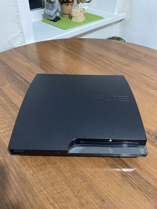 Playstaion 3 slim (прошитая) без джойстиков