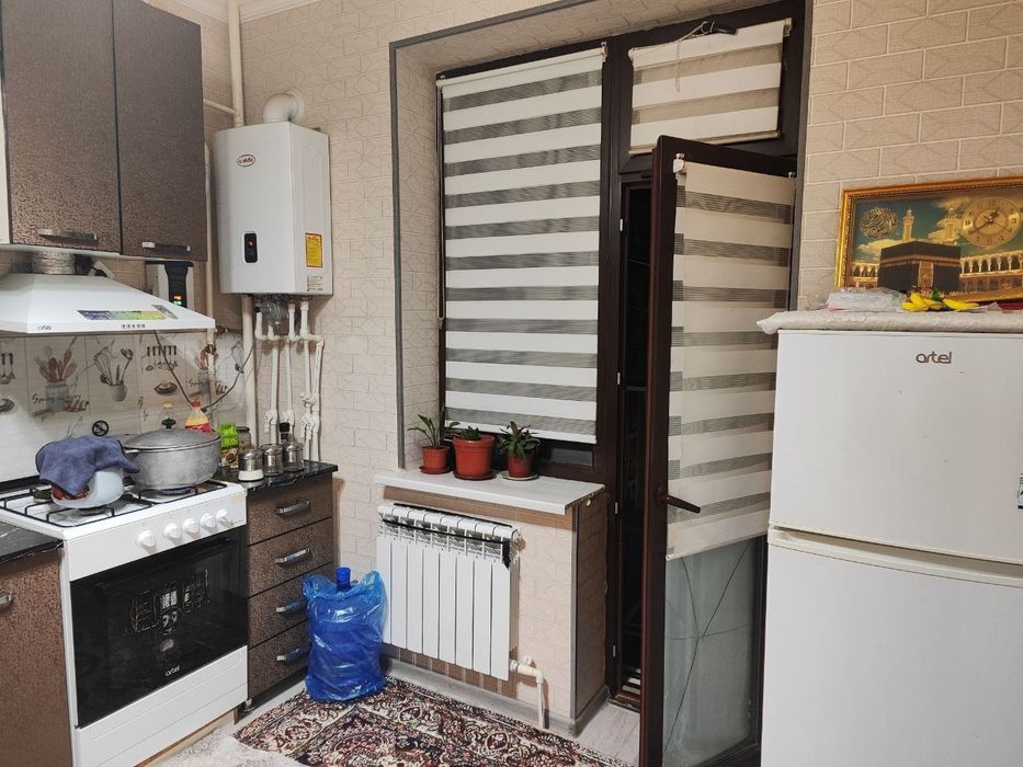 Uy surishni sotiladi