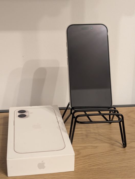 iPhone 16 White, 256 GB, 70 cicluri de încărcare