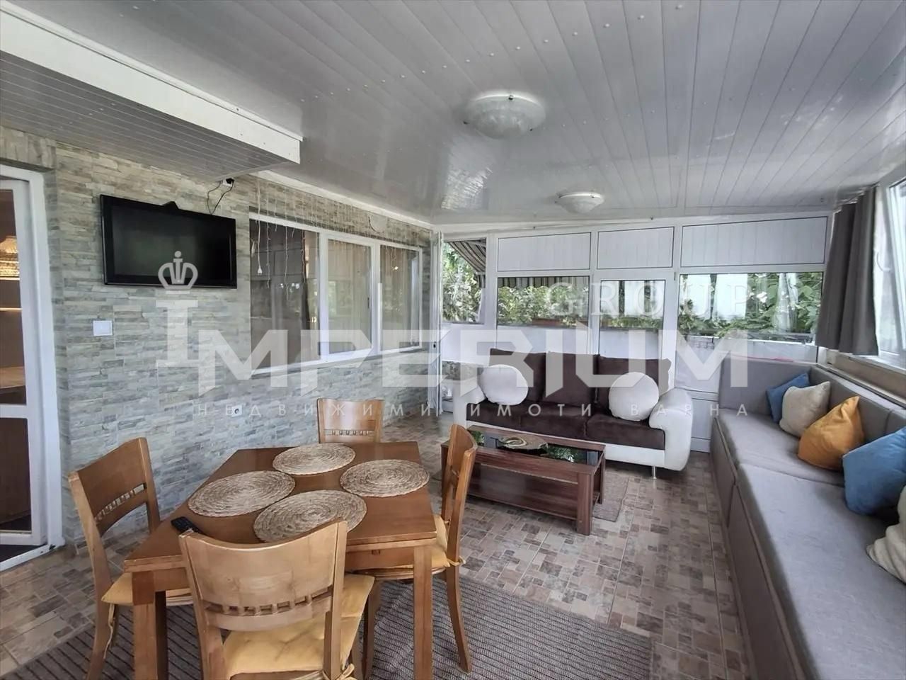 Дава се под наем Тристаен апартамент в Варна, Базар Левски - 120 кв.м за 816 € - Снимка #2
