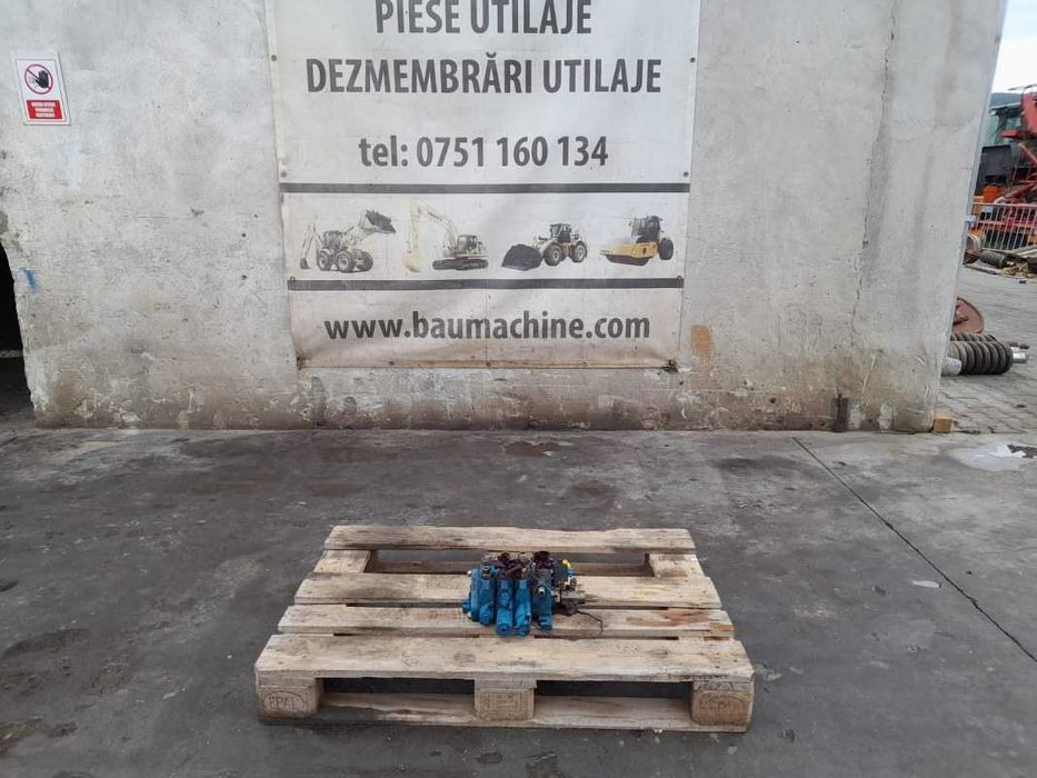 Distribuitor hidraulic buldoexcavator Case 580 , 595 , 695 Super R