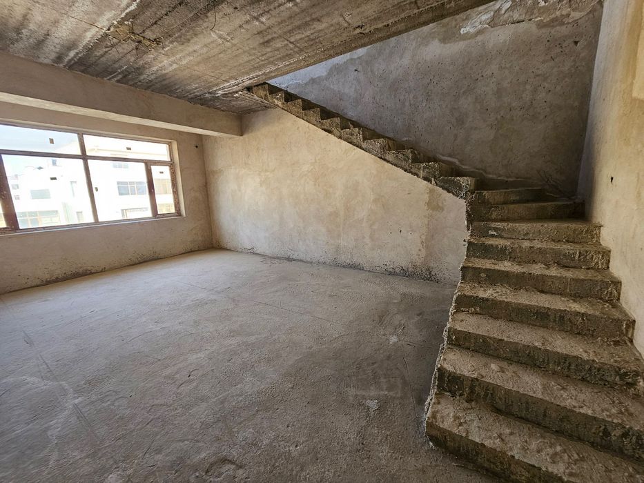 Продается 4х ком дублекс 170кв+80кв терасса в подарок. 1кв метр по415$