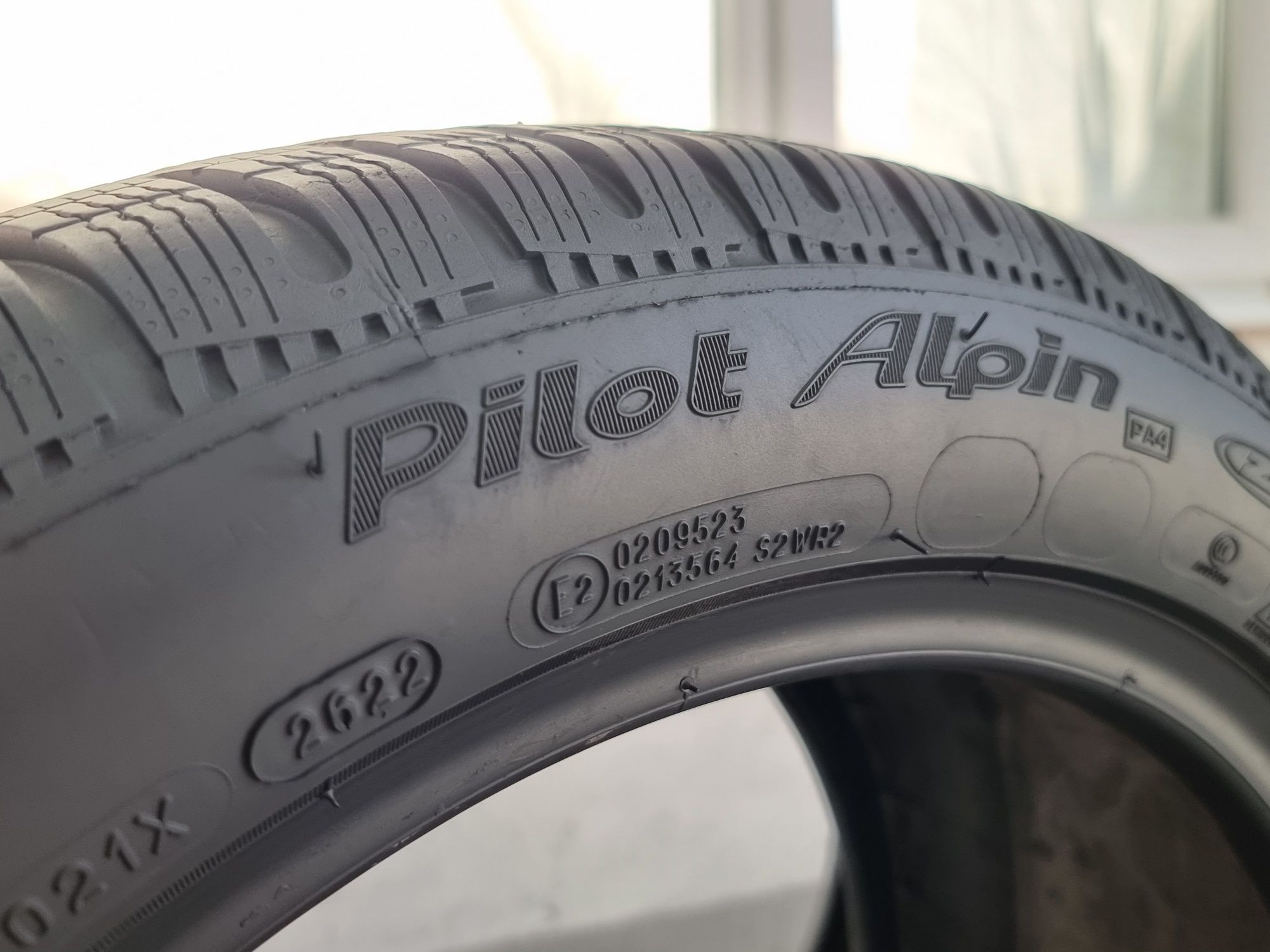 "Dot 22" 245/45/18 Michelin 2Броя: 200лв 6мм Run on flat