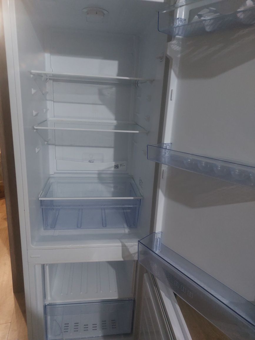 Продаётся холодильник ВЕКО.
