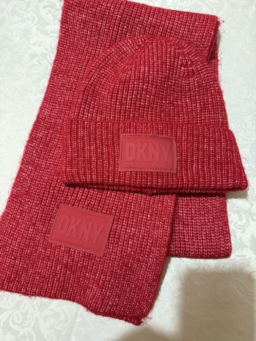 Зимни шапка и шал DKNY