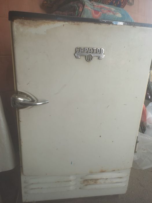Антикварный холодильник Саратов рабочий