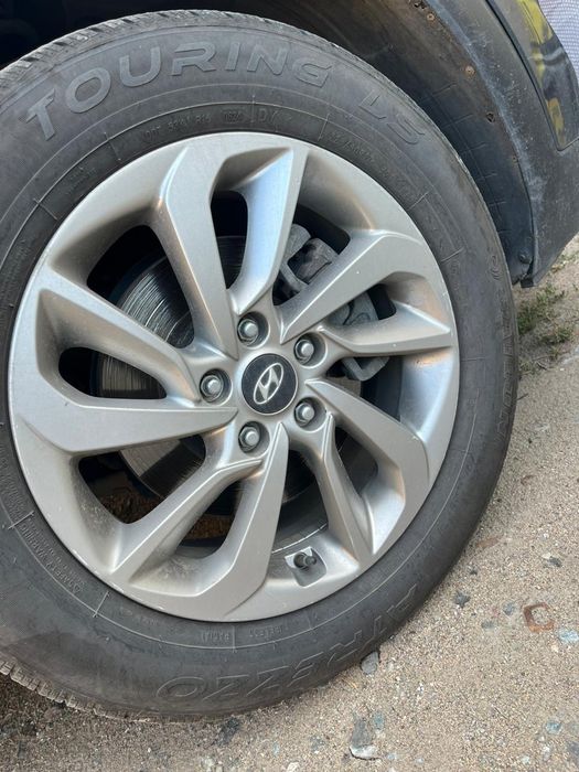 Обменяю диски с резиной от хундай туксон р17