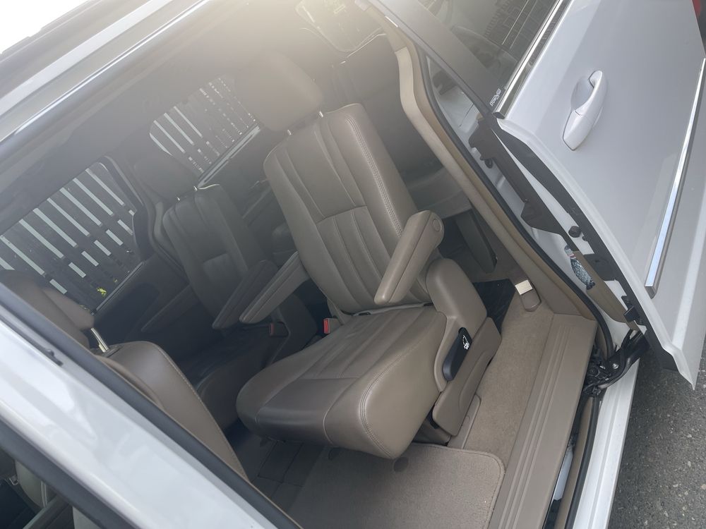 Transport pentru evenimente Lancia Voyager VIP - 7 Locuri