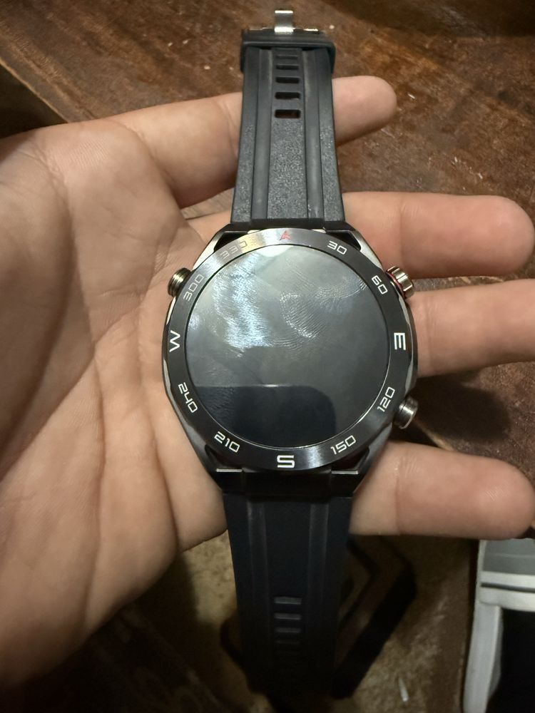 Часовник Huawei Watch ultimate ПЕРФЕКТЕН!!!