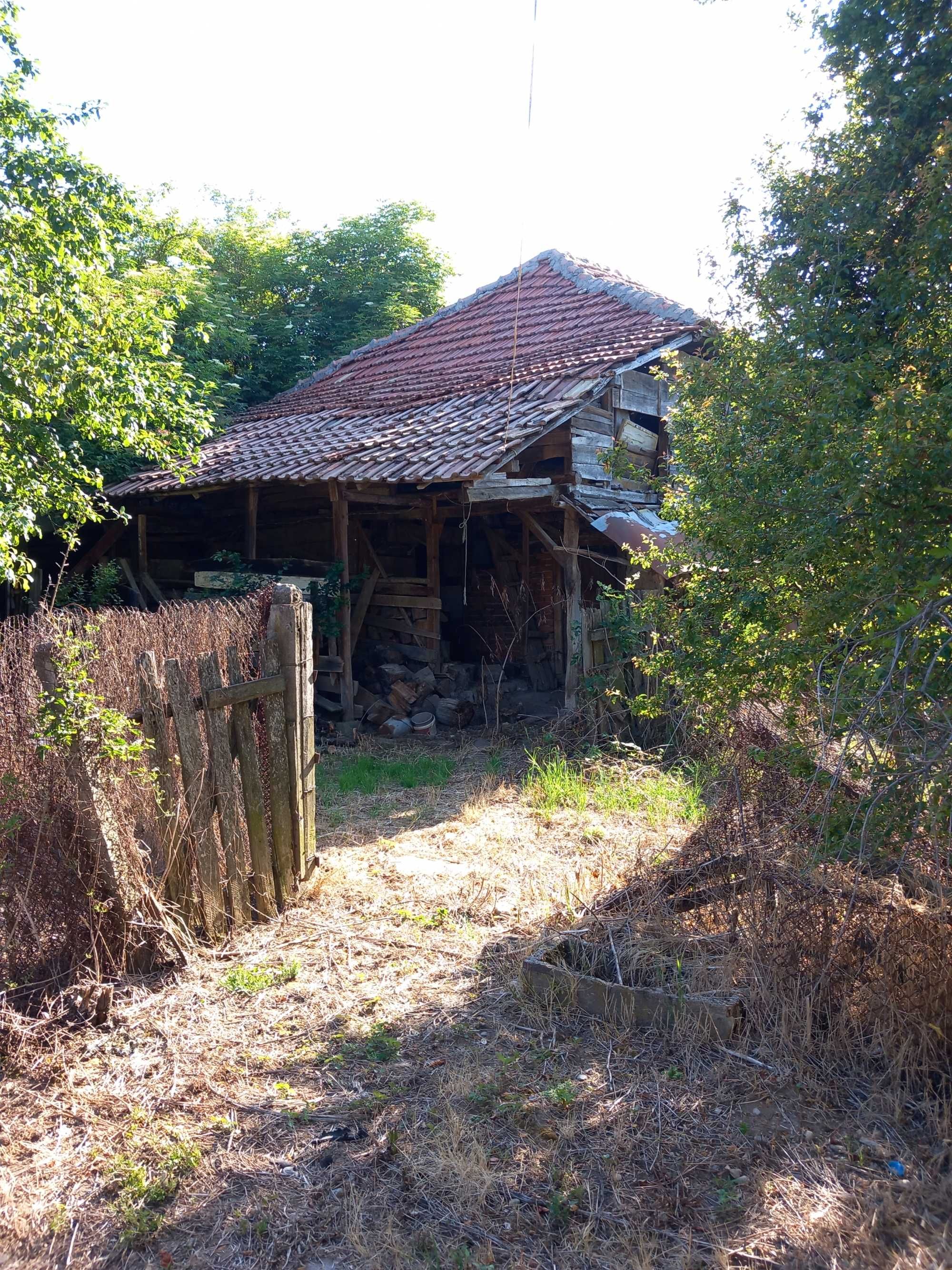 Продава къща в с. Гюешево.