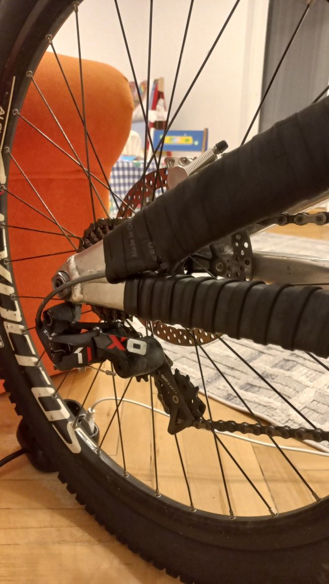 Santa Cruz V10 C
