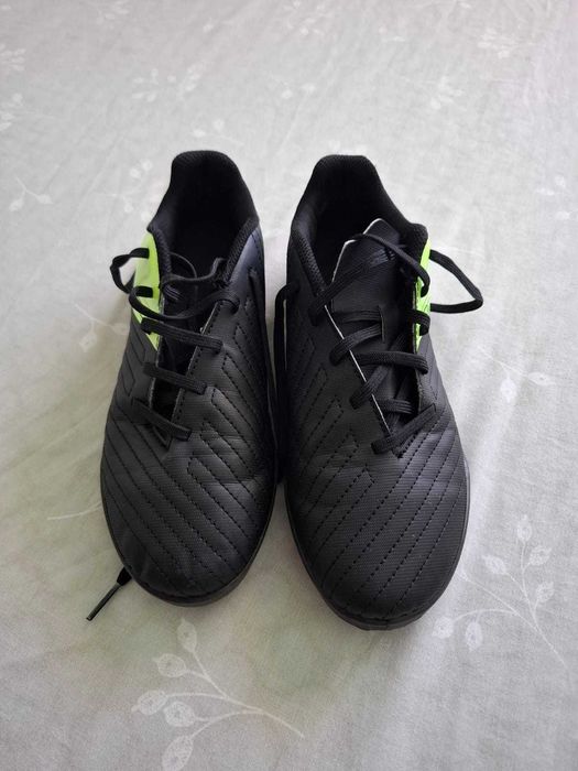 Ghete fotbal pentru teren sintetic