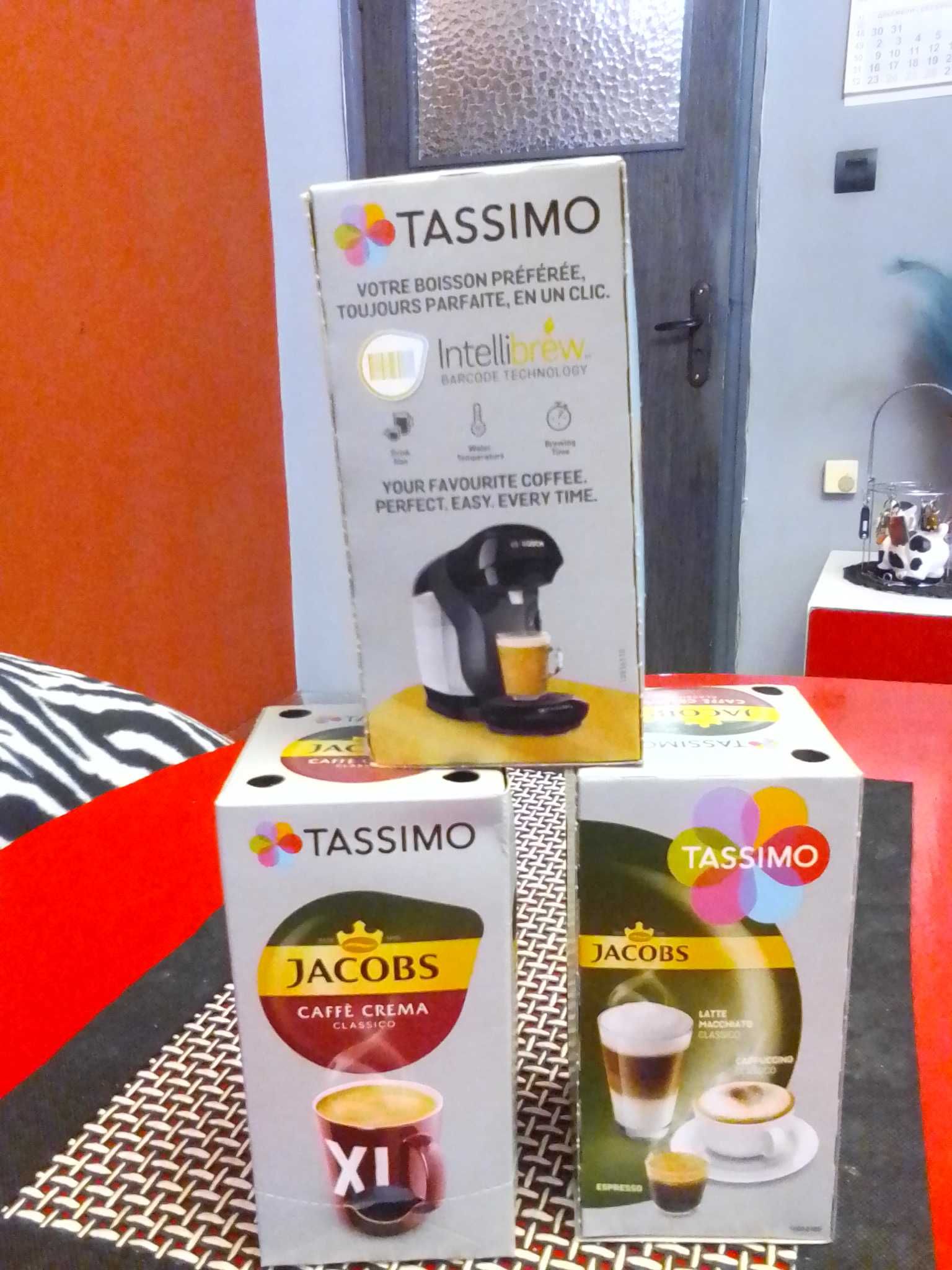 Кафе машина с капсули TASSIMO Style. , с 24 броя капсули. Нова.