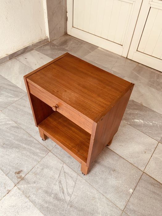 Италианска ретро масичка/шкафче от 80-те