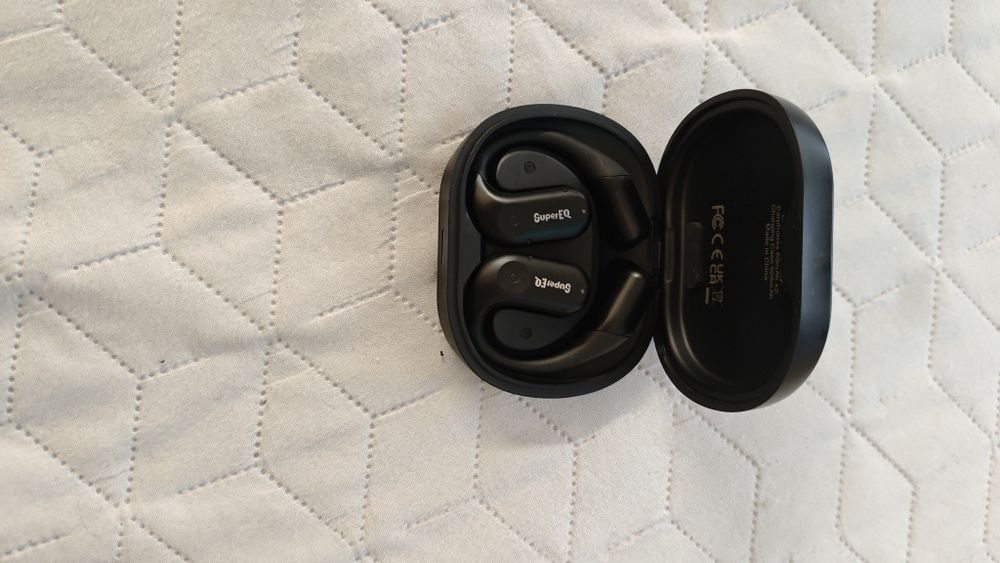 Продавам чисто нови блутут слушалки.