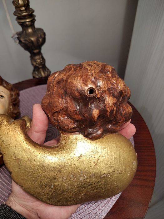 Îngerași, amorași sculptați in lemn