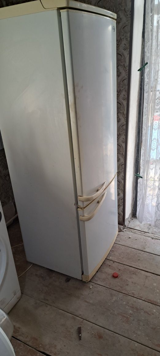 Продаю холодильник