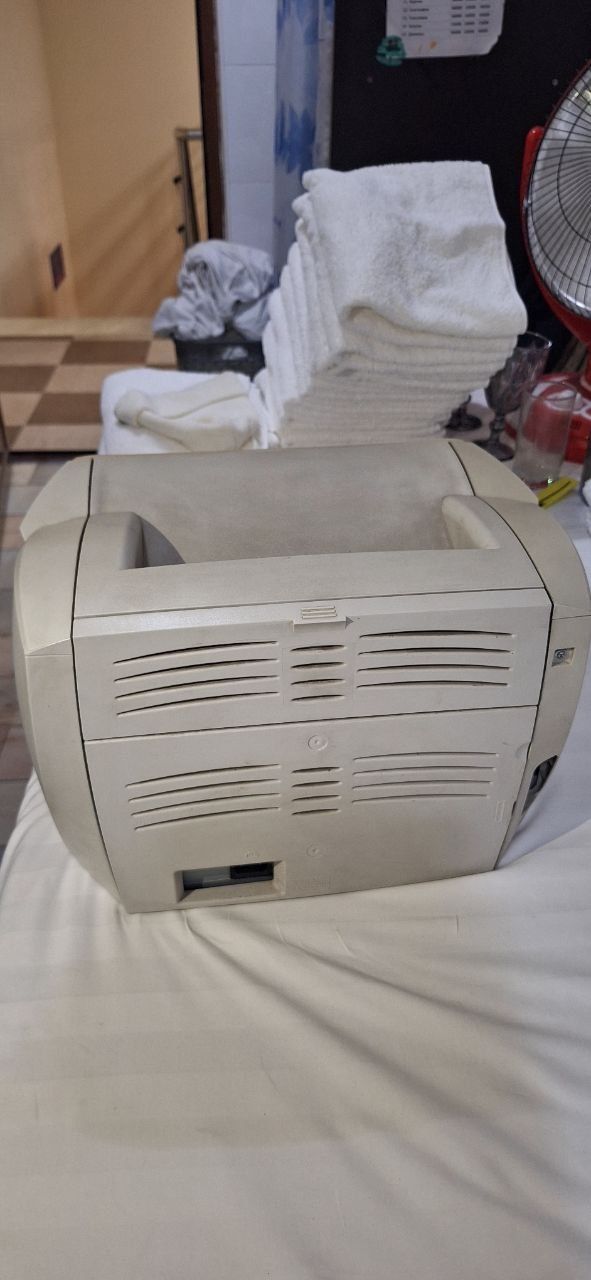 Принтер  hp laserjet 1000 series