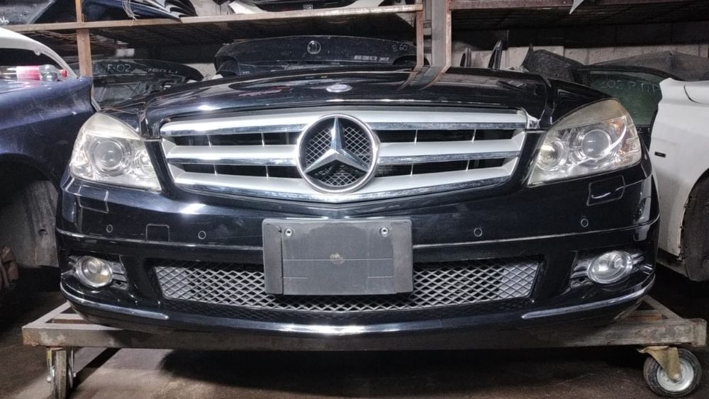 Передняя часть Мерседес W204.