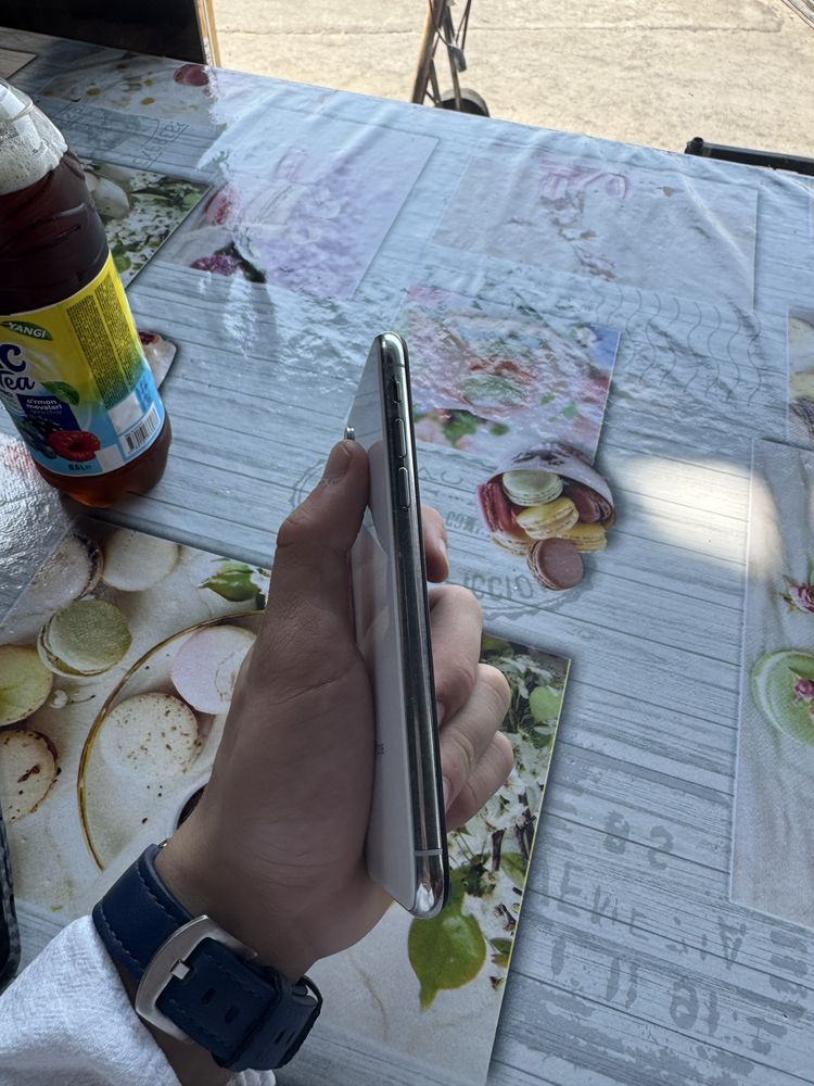Iphone x srochna sotiladi