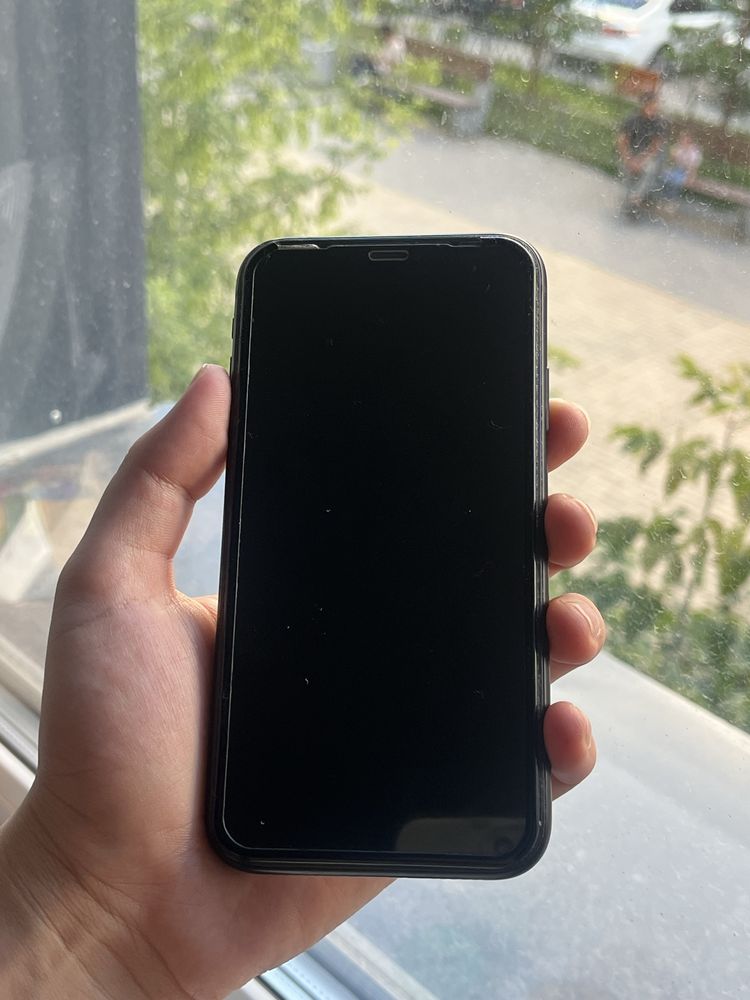 продам б/у Iphone XR