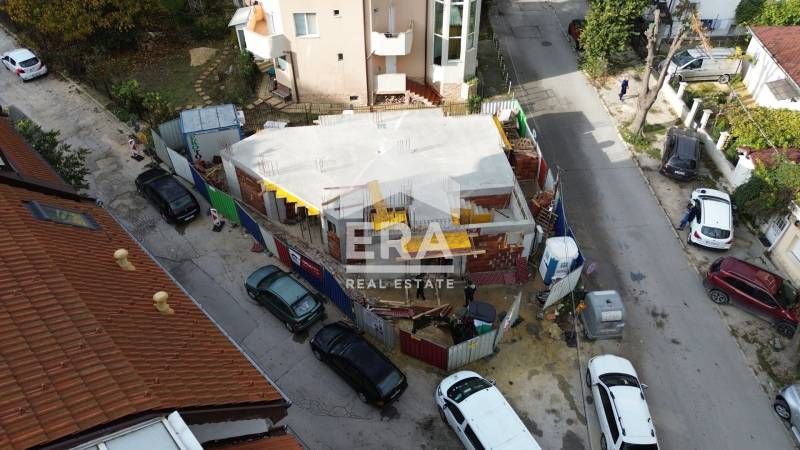 Тристаен, ексклузивен, просторен апартамент за продажба, в новострояща