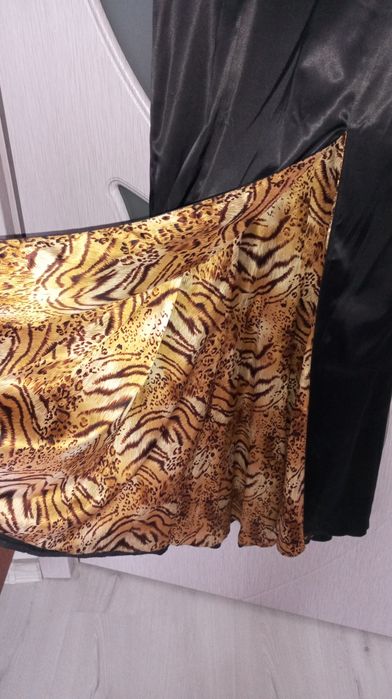 Официална сатенена рокля