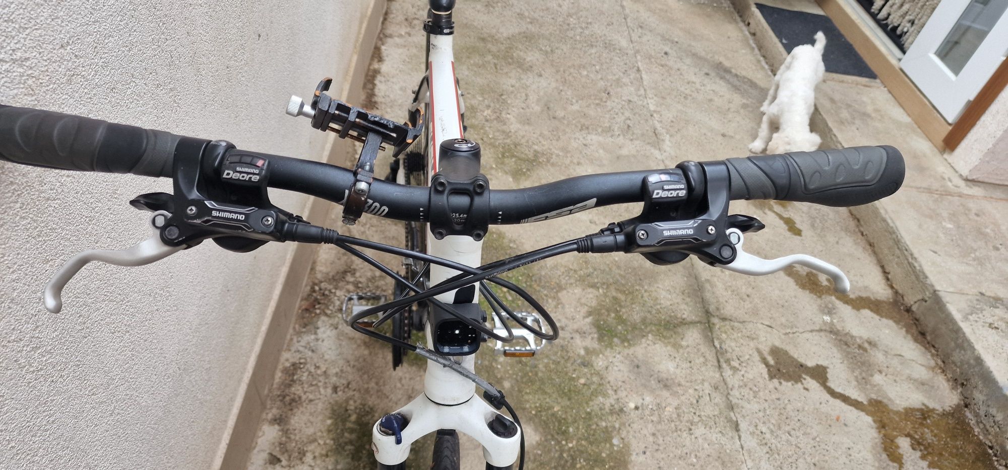 Bicicleta Cube roti pe 28 inch.