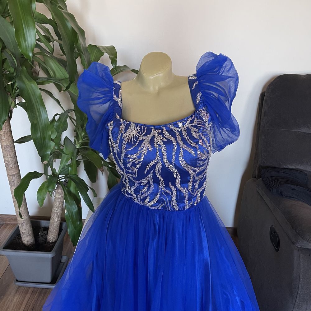 Rochie de ocazie lunga cu crapatura pe picior