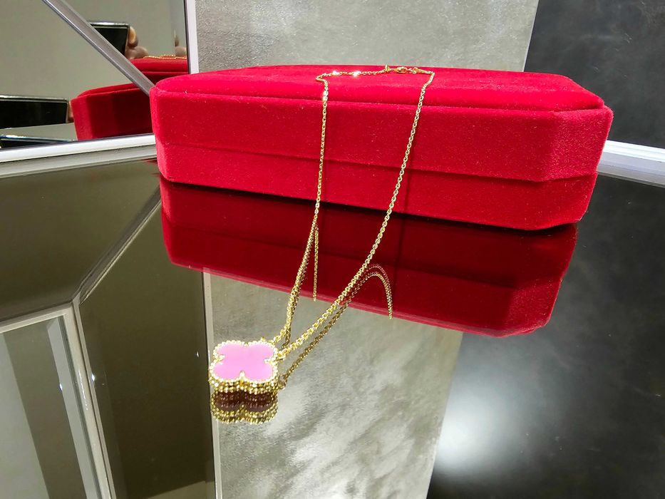 Van Cleef & Arpels VCA Gold Pink Opal Alhambra Clover Дамско Колие
