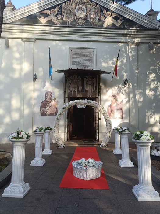Aranjament biserică, stâlpișori, porumbei, super preț, super calitate