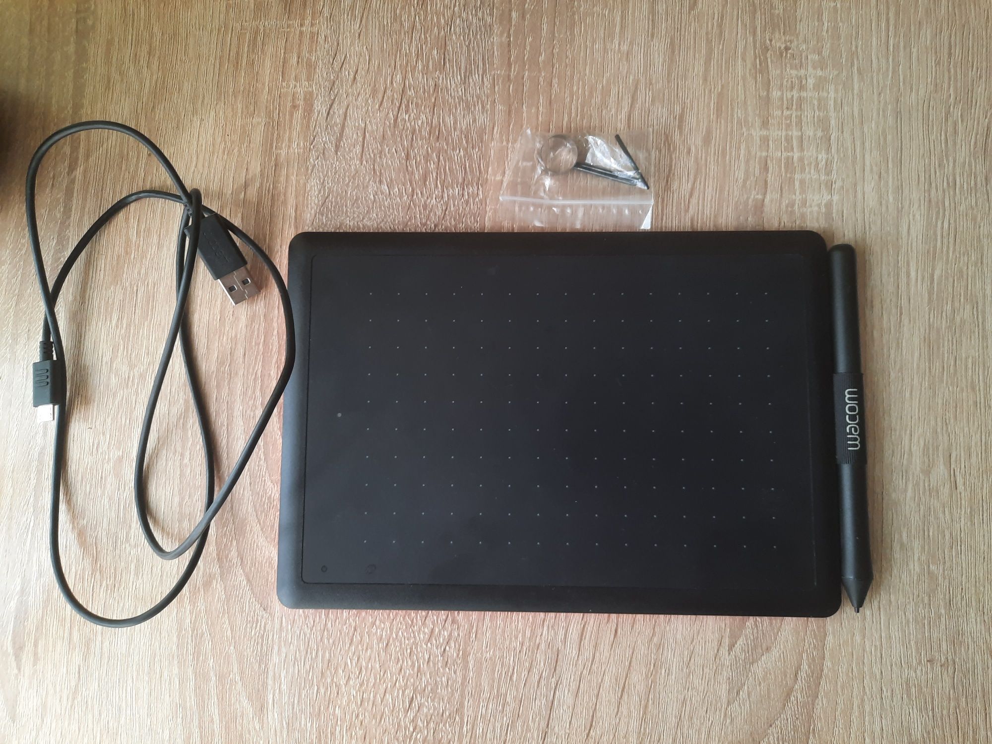 Графический планшет Wacom one small