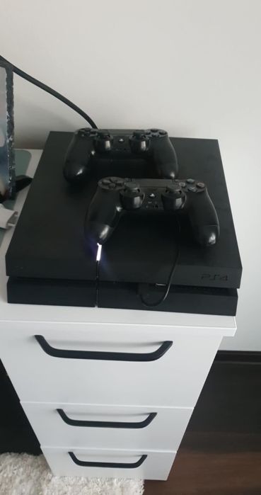 De vanzate playstation 4 cu 7 jocuri