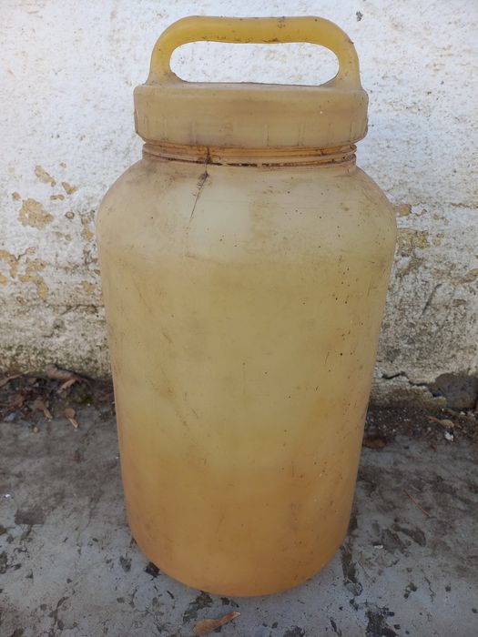 Продам бак  пластмассовый  в отлтсост