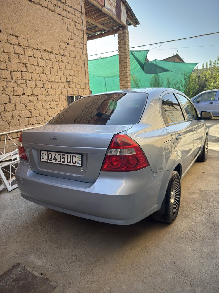 Neksya3 A/T srochna sotiladi