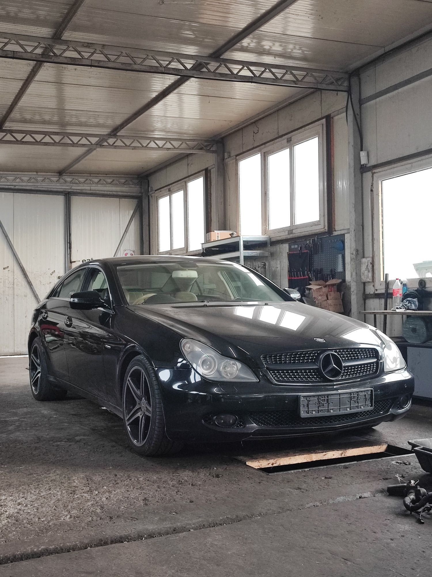 Dezmembrez Mercedes CLS 320