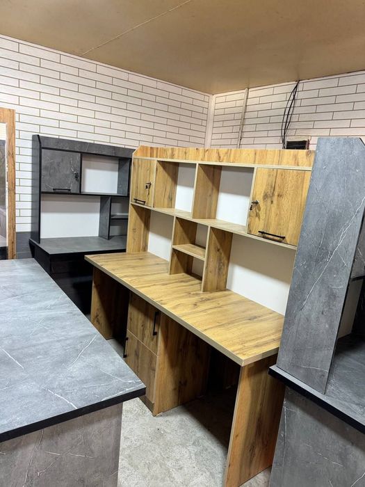 Болалар учун дарс столи 2 та пуфик билан