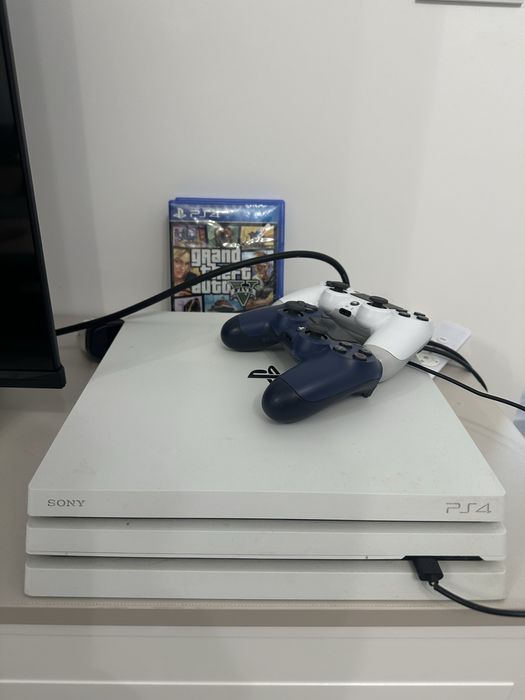Sony ps4 pro 1t 10/10